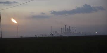 Geopolitical Climate's Impact on US Energy Independence: A Deep Dive - Cover Image